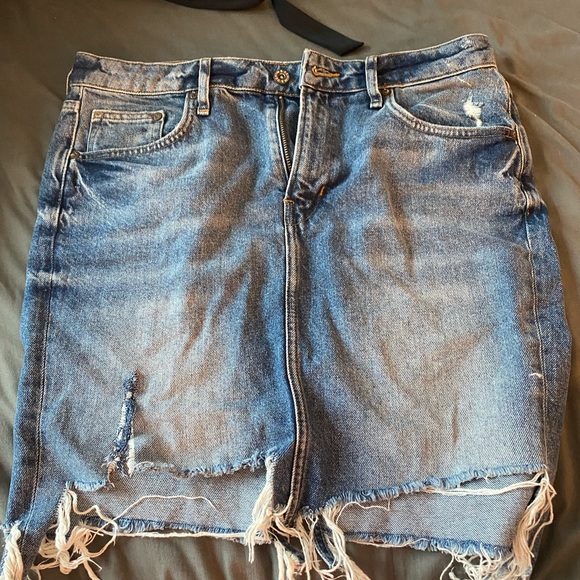 H&M Dresses & Skirts - Distressed denim skirt
